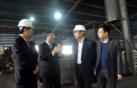 Phó Chủ tịch UBND tỉnh Đặng Huy Hậu kiểm tra một số công trình trên địa bàn TP Uông Bí ảnh 2 Phó Chủ tịch UBND tỉnh Đặng Huy Hậu kiểm tra một số công trình trên địa bàn TP Uông Bí ảnh 2