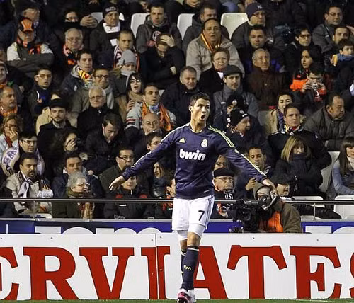 Ronaldo chia vui sau khi ghi bàn trong trận thắng Valencia 5-0 cuối tuần trước.