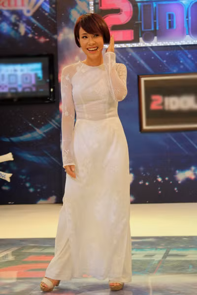  Uyên Linh vừa trở thành khách mời chương trình '2idol' dành cho giới trẻ.