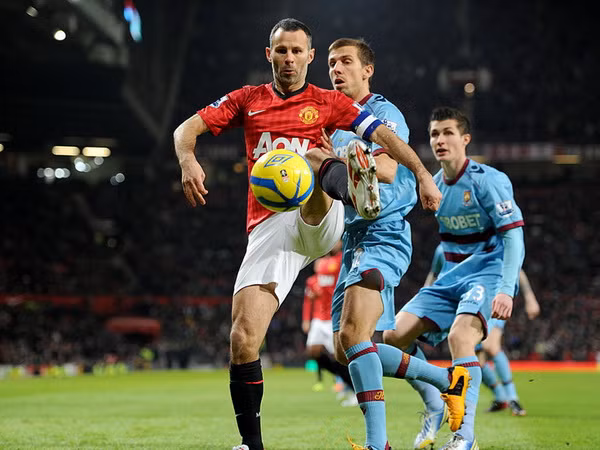 Giggs đã đá đủ 90 phút trong trận đấu với West Ham.