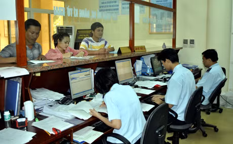 Thực hiện thủ tục hải quan tại Chi cục Hải quan cửa khẩu Móng Cái.
