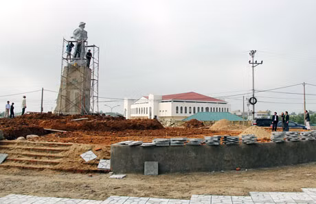 Khu tượng đài Hà Quang Vóc - nằm trong quần thể của công trình Trung tâm Văn hoá các dân tộc huyện Đầm Hà đang được triển khai thi công. Nguyễn Trung Hà (CTV)