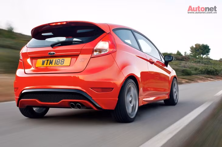 Ford Fiesta ST sẽ có mặt tại Anh vào tháng tư