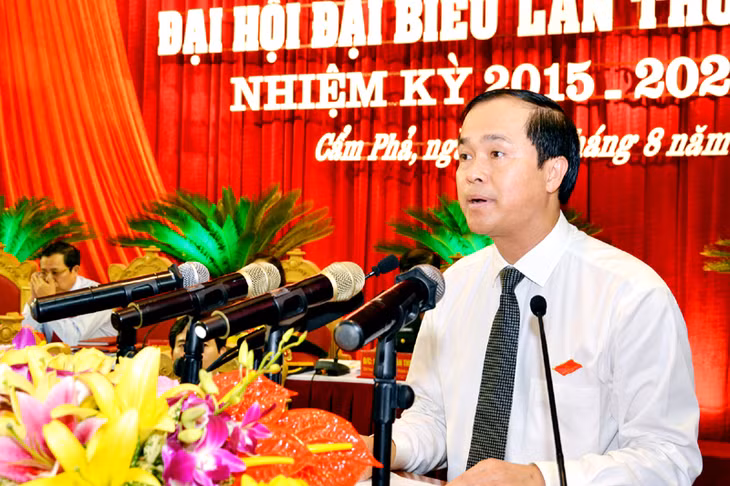 Đồng chí Trần Văn Hùng, Bí thư Thành ủy Cẩm Phả nhiệm kỳ 2015-2020 phát biểu bế mạc Đại hội.