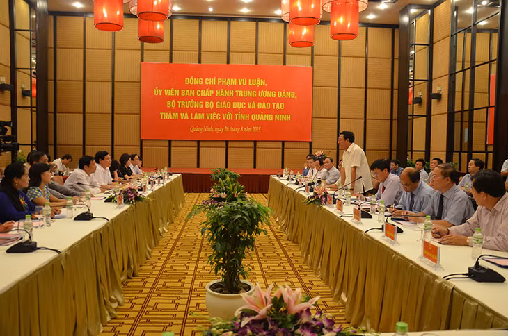Quang cảnh buổi làm việc