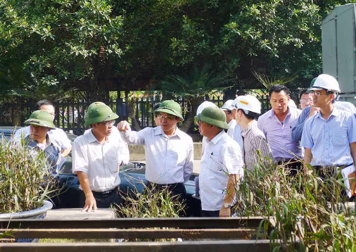 Đồng chí Đặng Huy Hậu, Phó Chủ tịch Thường trực UBND tỉnh kiểm tra hiện trạng đường đoạn Đèo Bụt (TP Cẩm Phả)