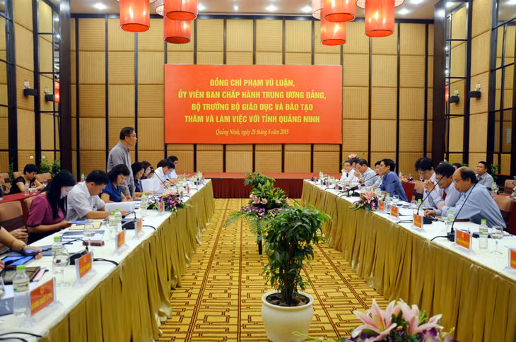 Quang cảnh buổi làm việc