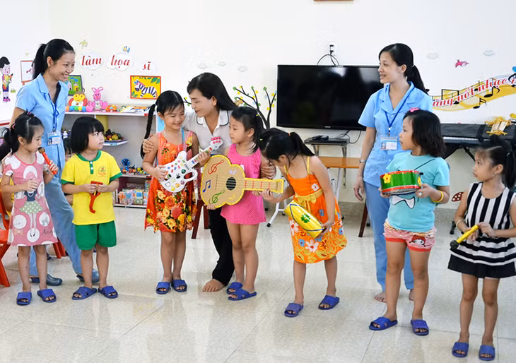 Một buổi học của các cháu học sinh Trường Mầm non Hoa Hồng, phường Cẩm Thuỷ.