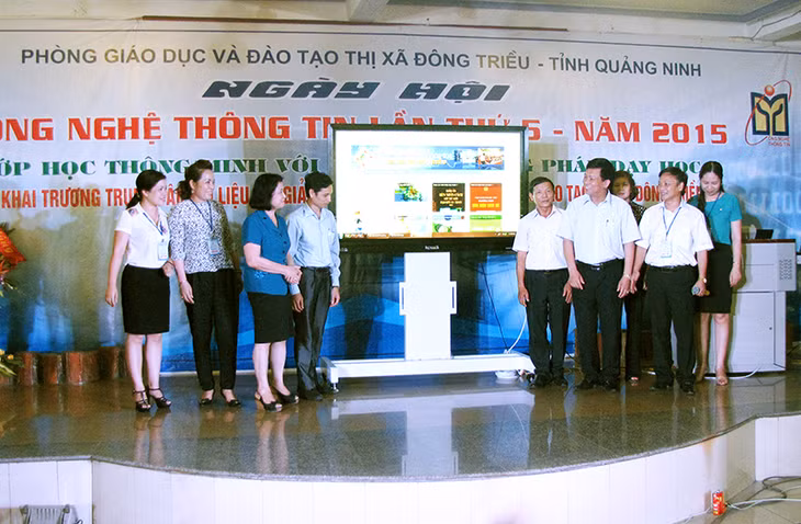 Trung tâm dữ liệu - Bài giảng điện tử của Phòng GD&ĐT TX Đông Triều trong ngày khai trương, tháng 5-2015.
