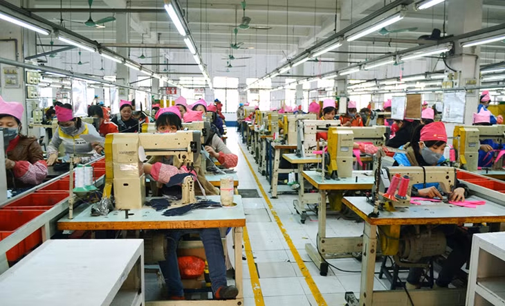 Sản xuất giầy da tại Công ty TNHH Everbest Việt Nam, TP Cẩm Phả.