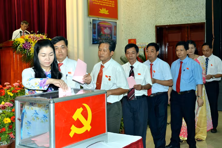 Đại biểu bầu BCH Đảng bộ, Bí thư Thành ủy TP Cẩm Phả khóa XXII, nhiệm kỳ 2015-2020.