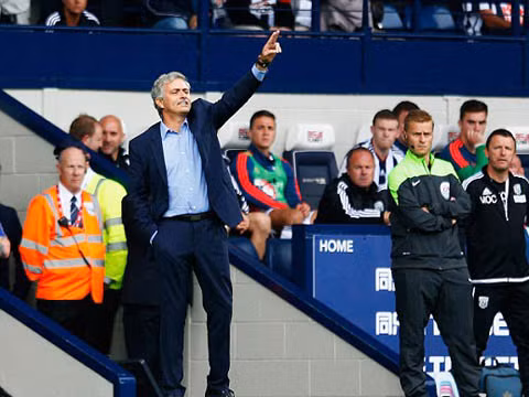  Mourinho yêu cầu BLĐ Chelsea mua Stones