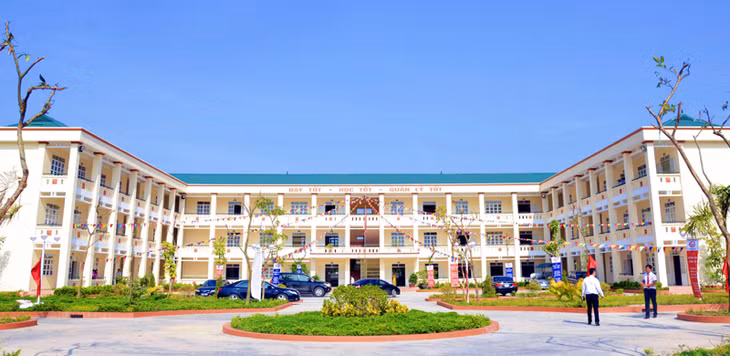 Khu phòng học 3 tầng với 28 phòng.