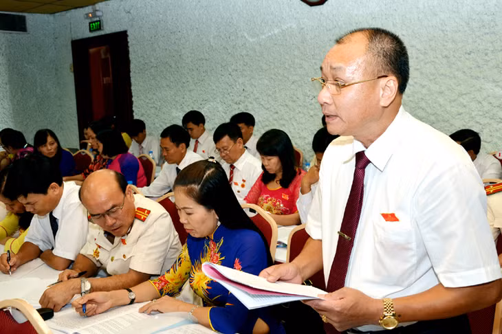 Đại biểu sôi nổi thảo luận, tham gia ý kiến vào các văn kiện khi thảo luận tại tổ.