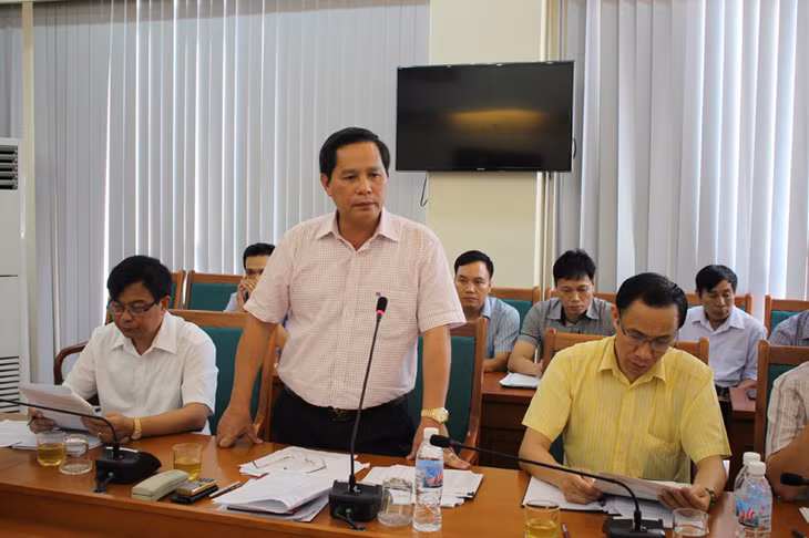 Lãnh đạo TP Hạ Long báo cáo tại buổi làm việc.