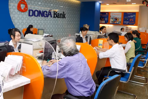 Hoạt động rút tiền tại DongA Bank đã giảm hẳn trong ngày 19/8, nhiều người đã gửi tiết kiệm trở lại.