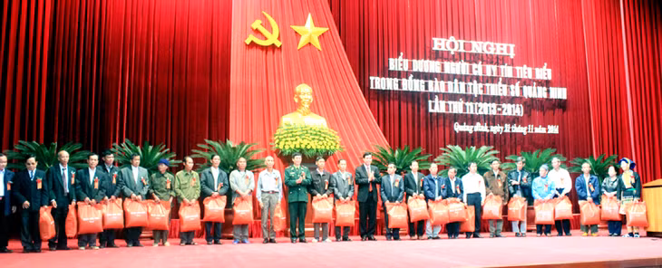 Người uy tín tiêu biểu của tỉnh được tuyên dương tại hội nghị biểu dương người có uy tín tiêu biểu trong đồng bào dân tộc thiểu số Quảng Ninh lần thứ 11 (2013-2014).