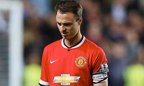  Evans có lúc được xem như hiện thân cho những giá trị truyền thống của Man Utd, đi lên từ đội trẻ, có chỗ đứng ở đội một và đoạt các danh hiệu. Ảnh: PA.