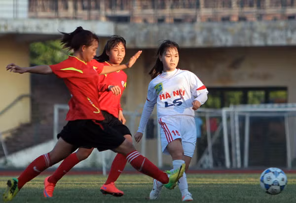 U19 TKSVN (áo đỏ) đã đoạt chức vô địch một cách xứng đáng r4 giải đấu năm nay 