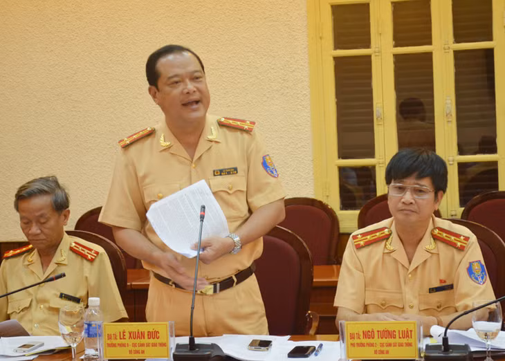 Đại tá Lê Xuân Đức, Trưởng phòng 9, Cục Cảnh sát giao thông, Bộ Công an tham gia ý kiến công tác đảm bảo trật tự, an toàn giao thông trên địa bàn tỉnh Quảng Ninh