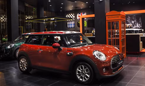 Mini Cooper 3 cửa có kiểu dáng khá gọn gàng.