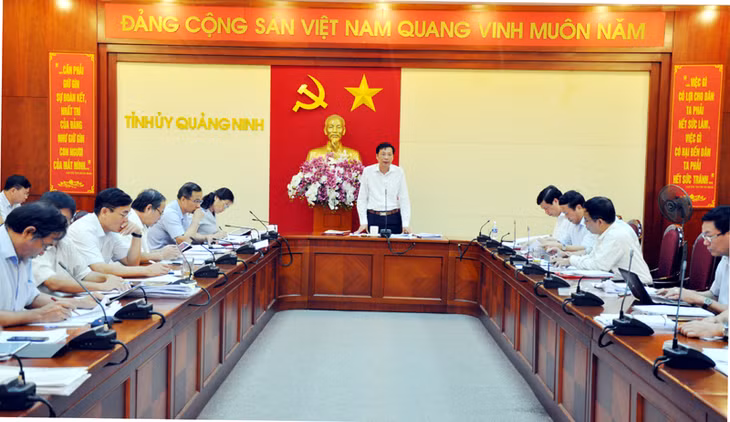 Đồng chí Nguyễn Văn Đọc, Bí thư Tỉnh ủy, Chủ tịch HĐND tỉnh chủ trì cuộc họp.