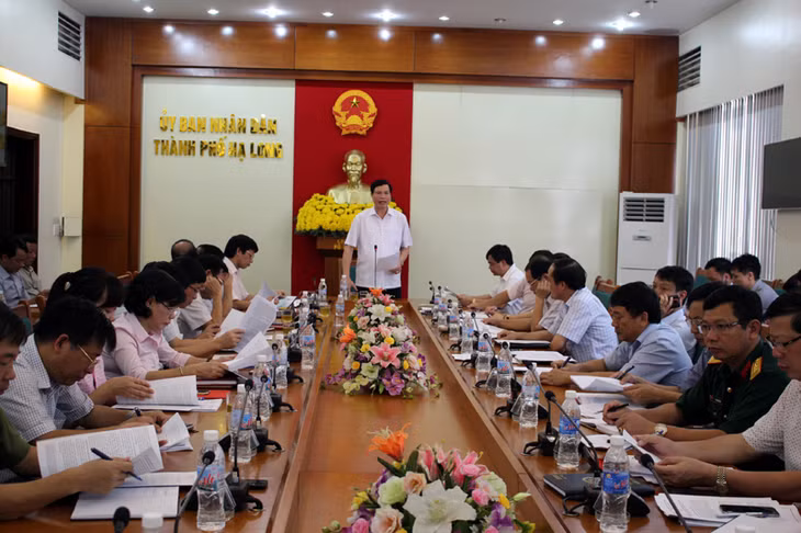 Chủ tịch UBND tỉnh Nguyễn Đức Long chủ trì buổi làm việc với TP Hạ Long.