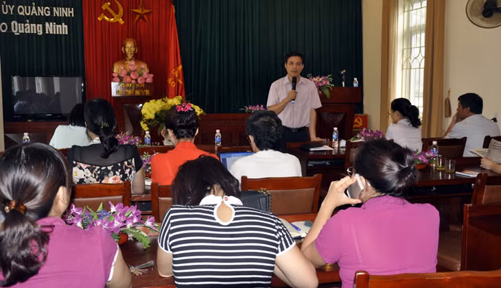 Đồng chí Nguyễn Tiến Mạnh, Bí thư Đảng ủy, Tổng Biên tập Báo Quảng Ninh phát biểu chỉ đạo tại hội nghị.