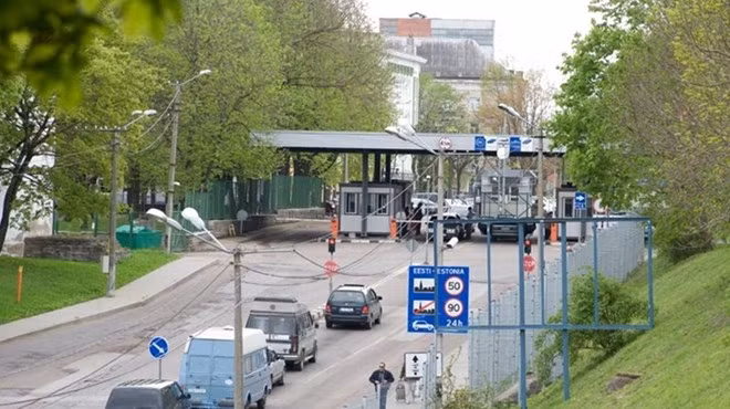Một trạm kiểm soát cửa khẩu biên giới Nga-Estonia. (Nguồn: news.err.ee)