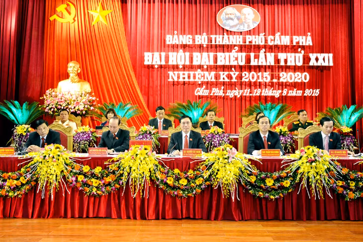 Đoàn Chủ tịch điều hành Đại hội.