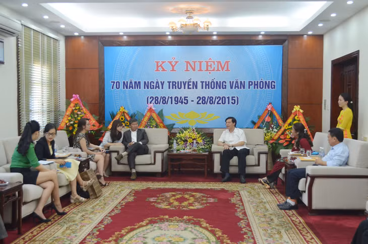Quang cảnh buổi làm việc