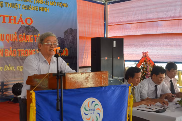 PGS.TS Nguyễn Ngọc Thiện, Tổng biên tập tạp chí Diễn đàn VHNT Việt Nam, phát biểu tại hội thảo.
