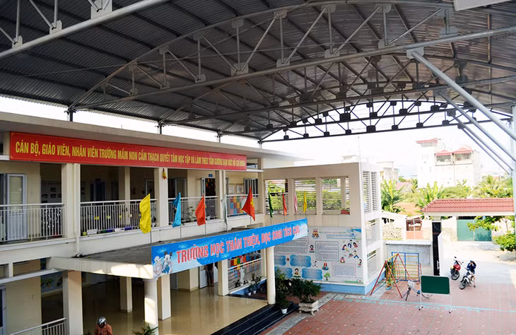 Công trình mái sân Trường Mầm non Cẩm Thạch có giá trị trên 300 triệu đồng được thực hiện từ nguồn xã hội hoá.