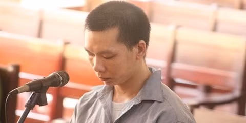 Bị cáo trước vành móng ngựa.