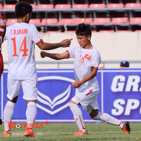 Minh Dĩ đóng góp 1 bàn thắng và mang về 1 quả penalty cho U19 Việt Nam 