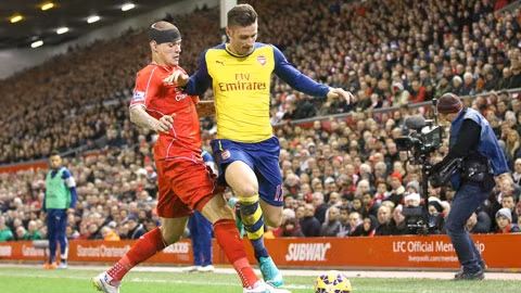 Giroud (phải) và đồng đội sẽ lật chiếc mặt nạ hào nhoáng của Liverpool