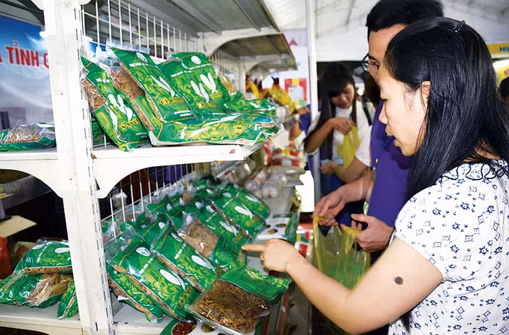 Từ chỗ chỉ tiêu thụ nhỏ lẻ phạm vi địa phương, đến nay sản phẩm củ cải Đầm Hà đã được chế biến, đóng gói đẹp mắt và được người tiêu dùng đón nhận.