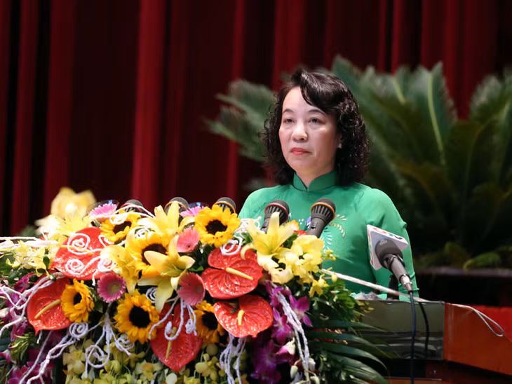 Đồng chí Vũ Thị Thu Thủy, Phó Chủ tịch UBND tỉnh đọc diễn văn ôn truỳen thống tại Lễ kỷ niệm.