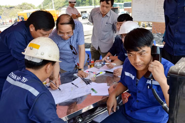 Ban Chỉ đạo cứu hộ bám sát hiện trường, kịp thời chỉ đạo công tác cứu hộ.