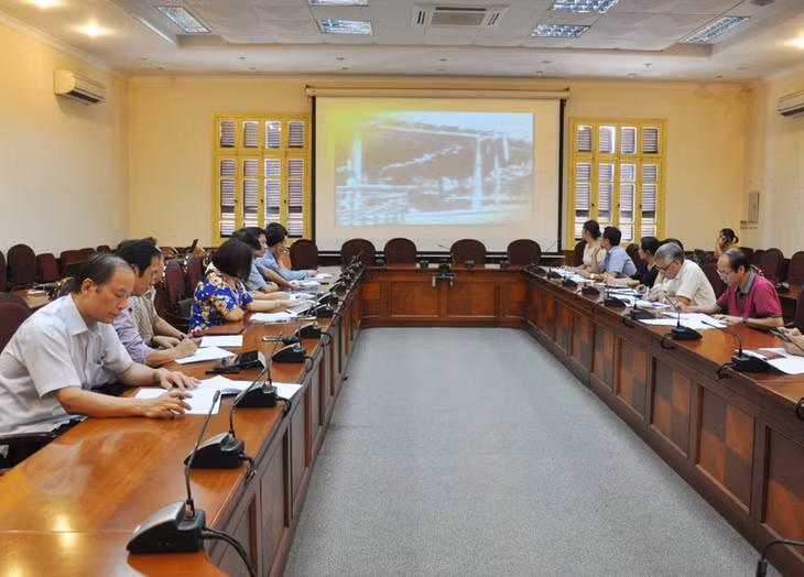 Cuộc họp nghe báo cáo cụ thể về kế hoạch buổi gặp mặt.