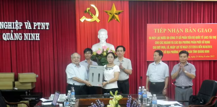 Sở NN&PTNT tiếp nhận 50 máy lọc nước doCông ty Cổ phần tiến bộ quốc tế (AIC) trao tặng