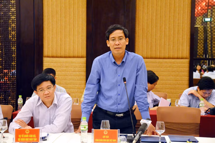 Đồng chí Vũ Minh Đức, Chủ tịch Công đoàn Giáo dục Việt Nam phát biểu tại buổi làm việc