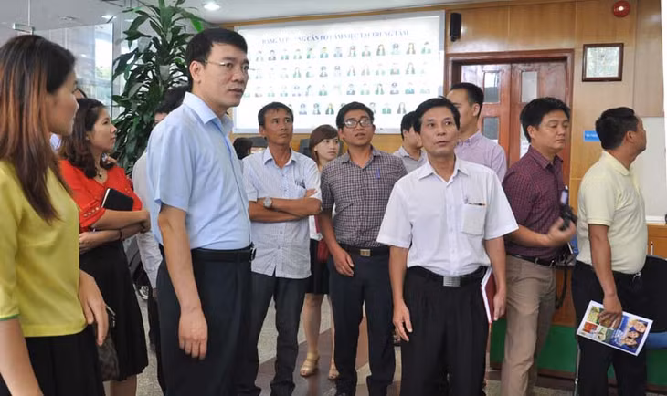 Đoàn lớp tập huấn tham gia mô mình Trung tâm Phục vụ hành chính công tỉnh Quảng Ninh.