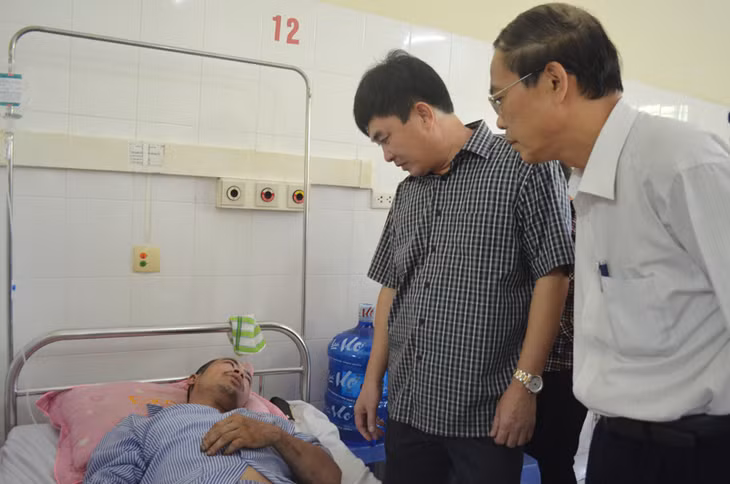 Lãnh đạo Đảng ủy Than Quảng Ninh thăm, động viên các nạn nhân