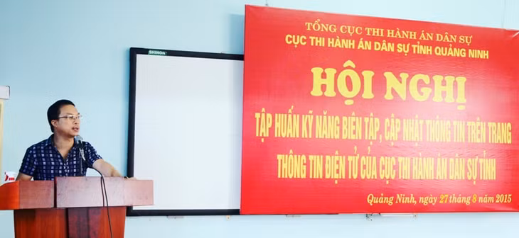 Ông Hoàng Đức Nam, Phó Cục trưởng Cục thi hành án dân sự Tỉnh phát biểu khai mạc Hội nghị tập huấn