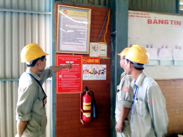 Công ty CP Gốm Đất Việt (TX Đông Triều) thường xuyên tuyên truyền nhắc nhở công nhân thực hiện tốt Luật Phòng chống tác hại thuốc lá.