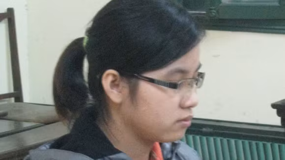 Lương Thị Thanh bần thần ngồi đợi tòa ra tuyên án
