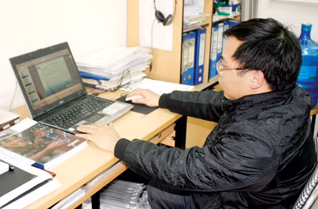 Anh Phạm Hùng Mạnh, Tổ trưởng Tổ Tin học giới thiệu phần mềm quản lý khách hàng và hoá đơn đã được Quawaco sử dụng nhiều năm qua.
