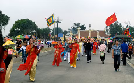 Lễ hội Bạch Đằng năm 2013 sẽ được tổ chức gắn với sự kiện đón bằng công nhận di tích quốc gia đặc biệt cho Khu di tích Chiến thắng Bạch Đằng 1288. Trong ảnh: Lễ hội Bạch Đằng năm 2012.