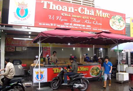 Điểm bán Thoan - Chả mực (chợ Hạ Long I) này là một trong những điểm đầu tư kinh phí nhiều nhất nâng cấp cửa hàng.
